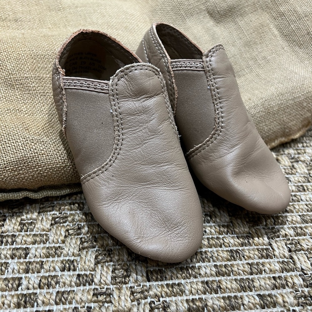 Capezio Jazz Shoe, Tan, Size 10 M